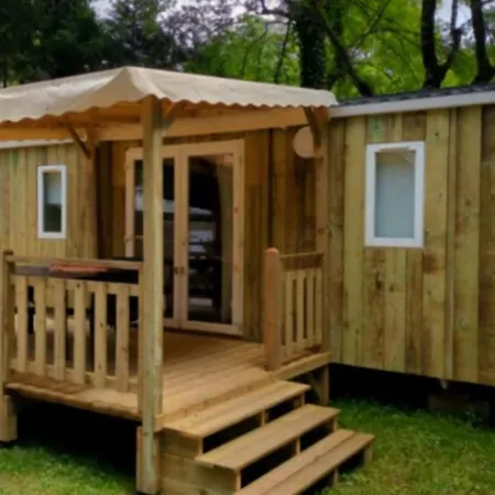 Avec Terrasse - 8 Pers. - Api-1-52-2214 Campsite