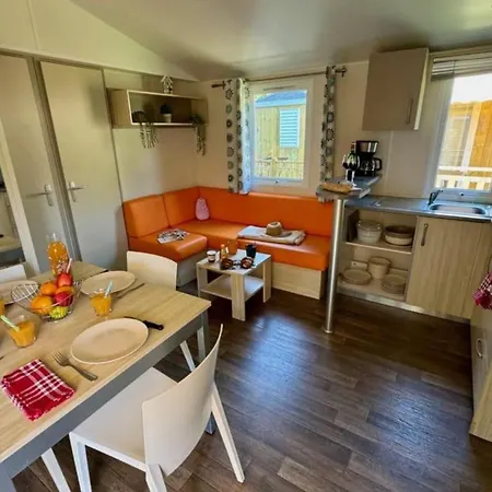 Avec Terrasse - 8 Pers. - Api-1-52-2214 *